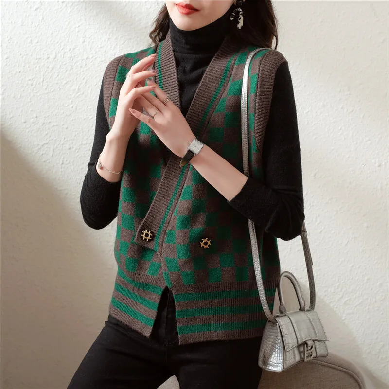 3910 Autumn Vintage Plaid Knitted Vest Coat Women Sleeveless Pullover Buttons Irregular Waistcoat Female Outerwear 241220