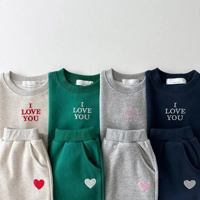 Baby Boys Girls Autumn Set Kids Heart Embroidery Top Sweatshirts Pants Suit 2Pcs Children Spring Tracksuit Clothes Sets 241225