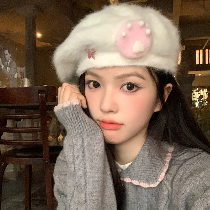 Winter Sweet and Cute Cat Paw Decoration White Rabbit Fur Beret Outdoor Street Trend Warm Plush Painter Hat for Womens 241226