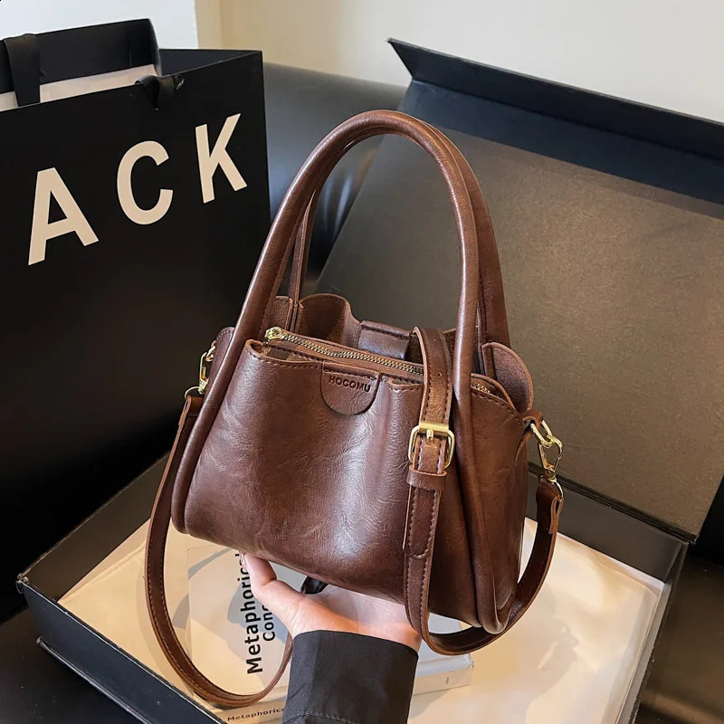 Womens shoulder bag solid color synthetic leather handbag fashionable casual cross body bag 241223