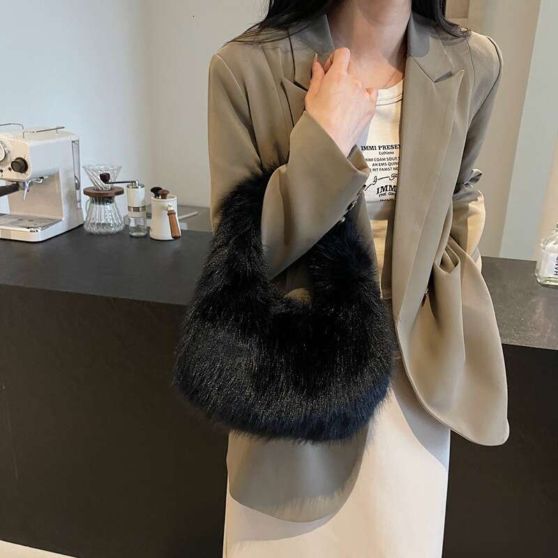 Autumn Winter New High Beauty Woolen For Women, Popular Plush Bag, Premium, Small And Versatile Handheld Bag