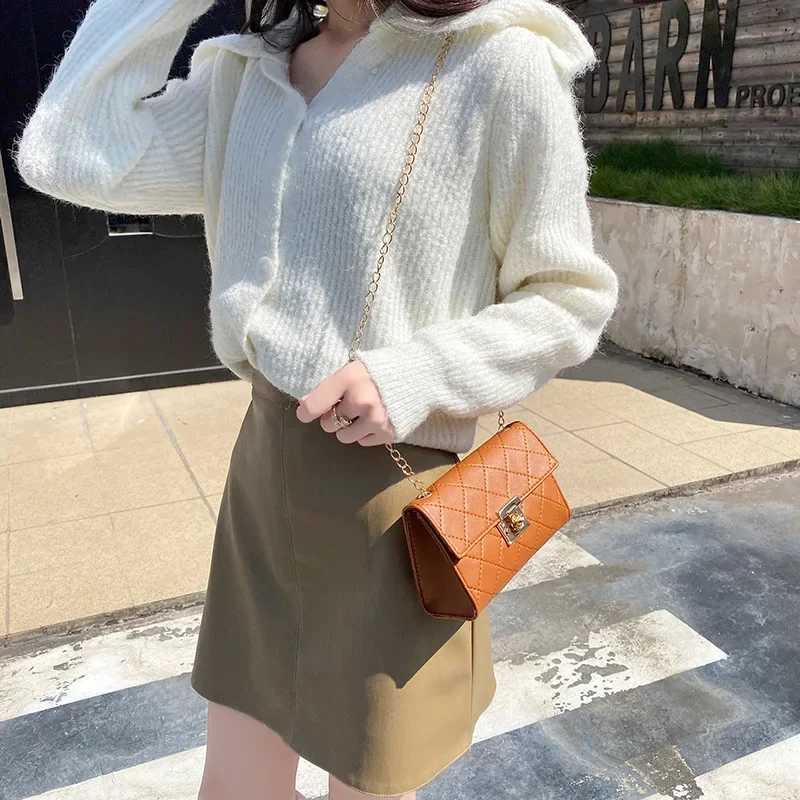 Womens Bag Korean Classic Checkered Diamd Embroidered Lock Chain Single Shoulder Small Square Bag Crossbody Mobile Phe BagXJ241225