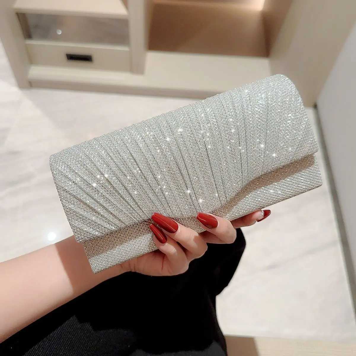 High Quality Senhoras Banquet de Prata Rugas Brilhante Premium Handbag Vestido de Noire Bolsa Senhoras Wedding Womens Bag Key Wallet T241225