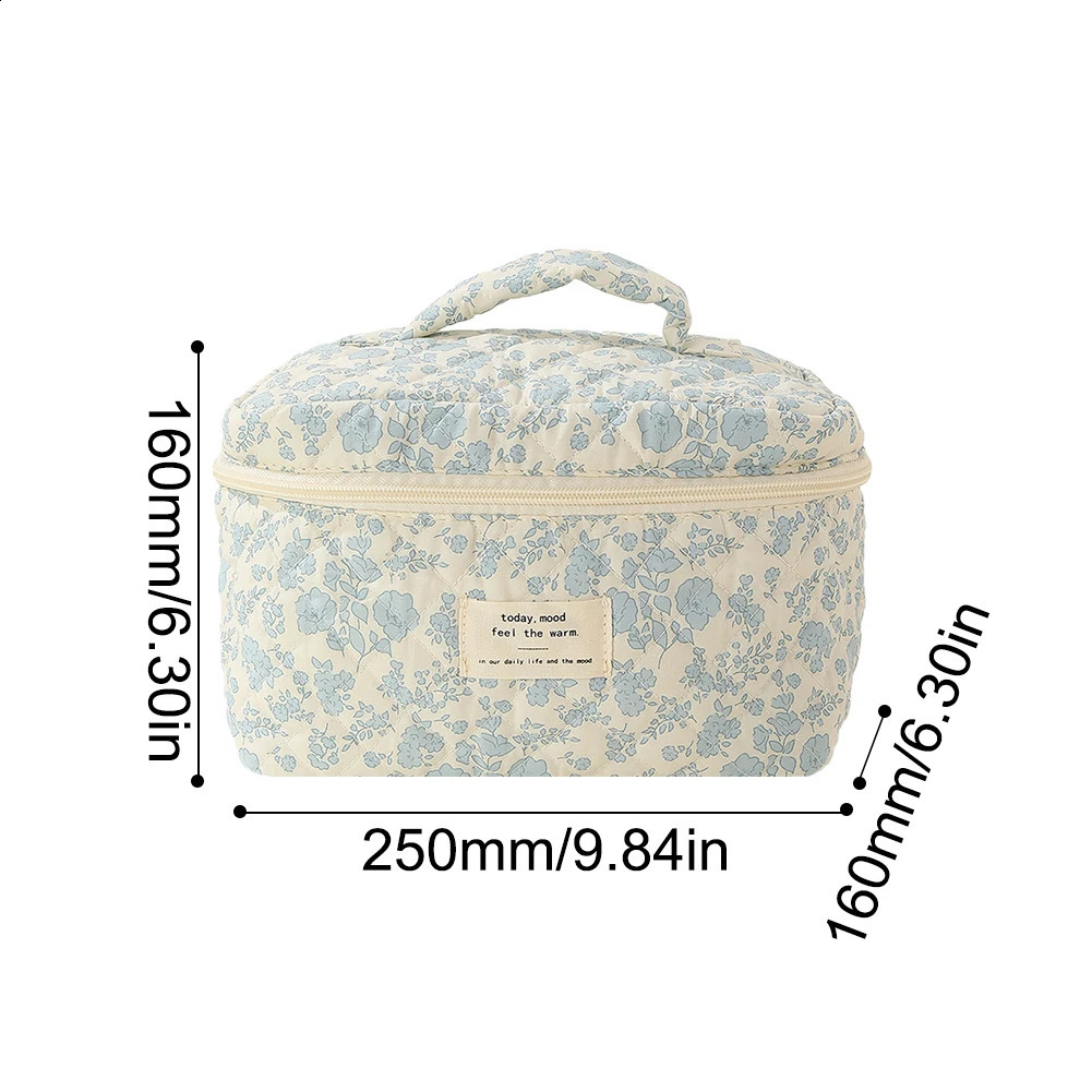 Women Aesthetic Toiletry Purse Printed Cotton Quilted Makeup Handbag Large Capacity Zipper Closure Female Travel Bag 241226