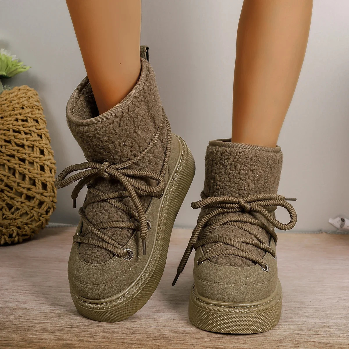 2024 winter round head thick bottom front with a slip-on fashion casual short tube warm cotton shoes snow boots women241226
