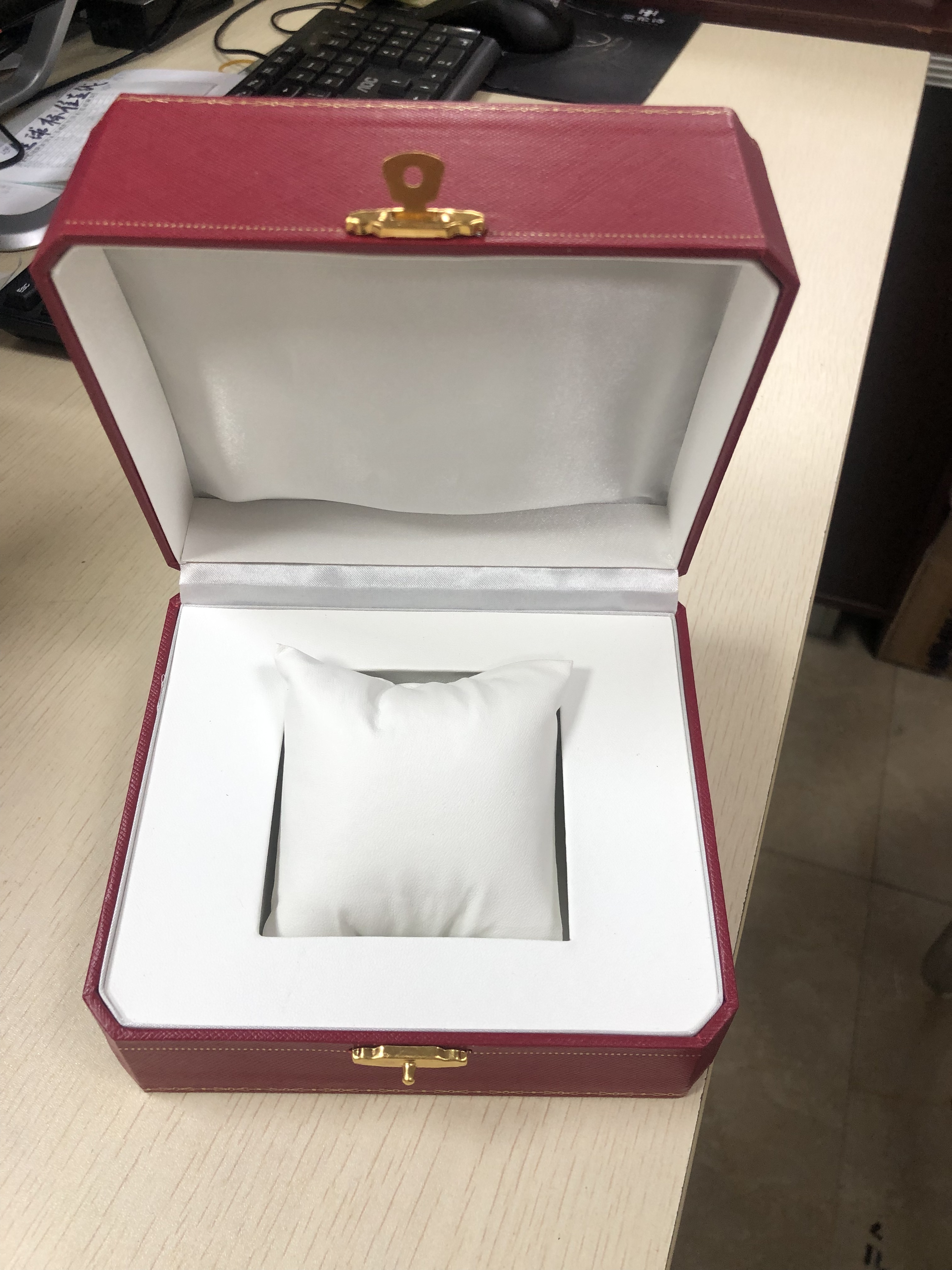 Luxurious and elegant box, durable, stylish and exquisite box, high-end and classy