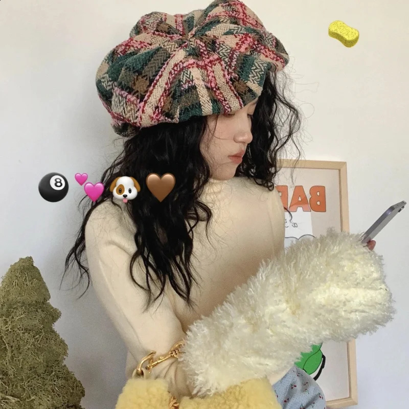 INS Christmas Green Woolen Plaid Berets Caps for Women Winter Warm Octagonal Hat Street Shooting Wild Painter Hats 241226