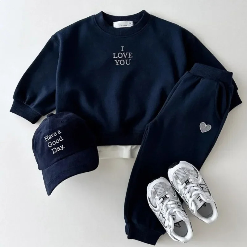 Baby Boys Girls Autumn Set Kids Heart Embroidery Top Sweatshirts Pants Suit 2Pcs Children Spring Tracksuit Clothes Sets 241225