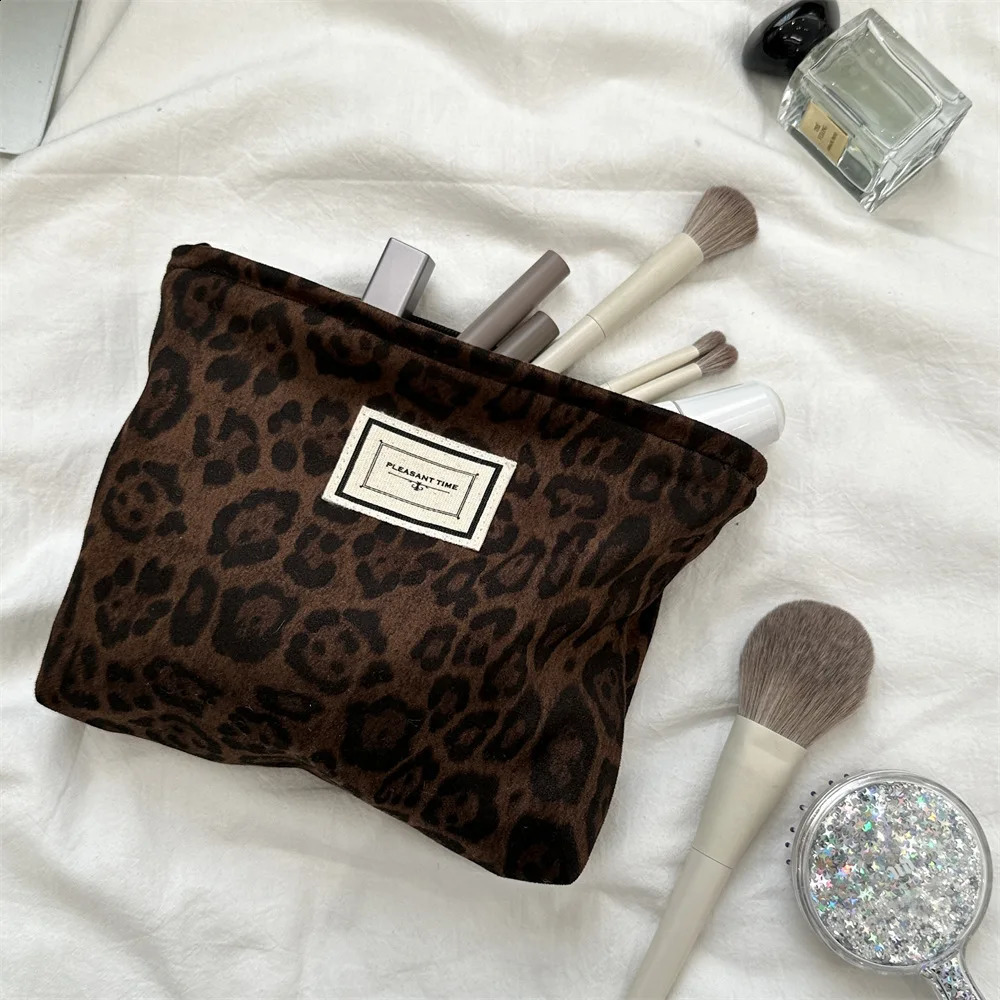 2025 Suede Leopard Travel Cosmetic Lipstick Skincare Portable Storage Bag Women Makeup Handbags Organizer Pouch Clutch Hand Bags 241226