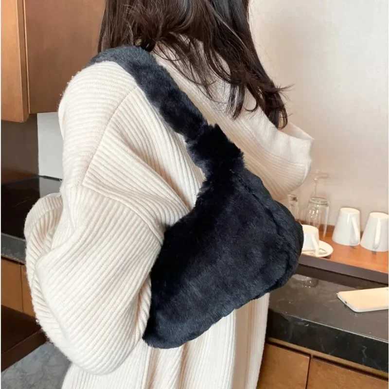 Plush Shoulder Bags for Femme Luxury Designer Soft Winter Ladies Cluh Purse Handbag Cute Fi Female Party Underarm BagXJ241225