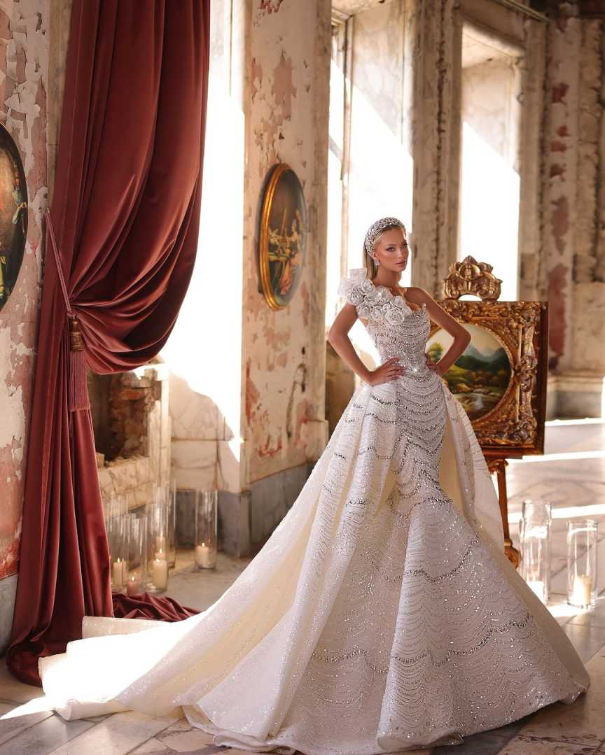 Gorgeous Mermaid Wedding Dresses One Shoulder Sleeveless Lace Up Appliques Embroidery Bridal Gowns Detachable Train Custom Made Vestidos De Novia