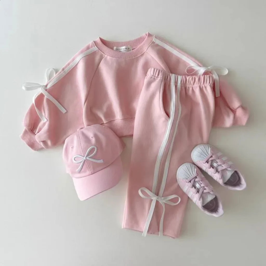 4295 Baby Clothing Set Autumn Korean Sports Girls Suit Bow Bar Splicing Sweater Pant Twopiece 241225
