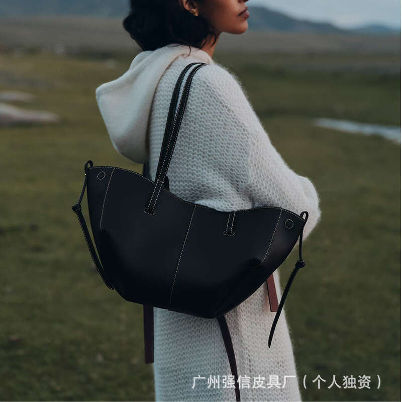 Genuine Leather Tote Bag for Women hot - Large Capacity, One Shoulder, Wing Shaped, Pleated Design