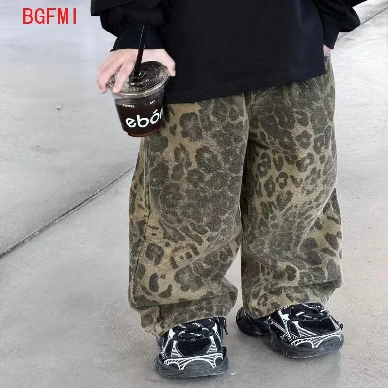 Boys Spring Autumn Korean Childrens Black Letter Sweatshirt Leopard Vintage Denim Loose Pants Girl Kid Fashion 2pcs Set 241225