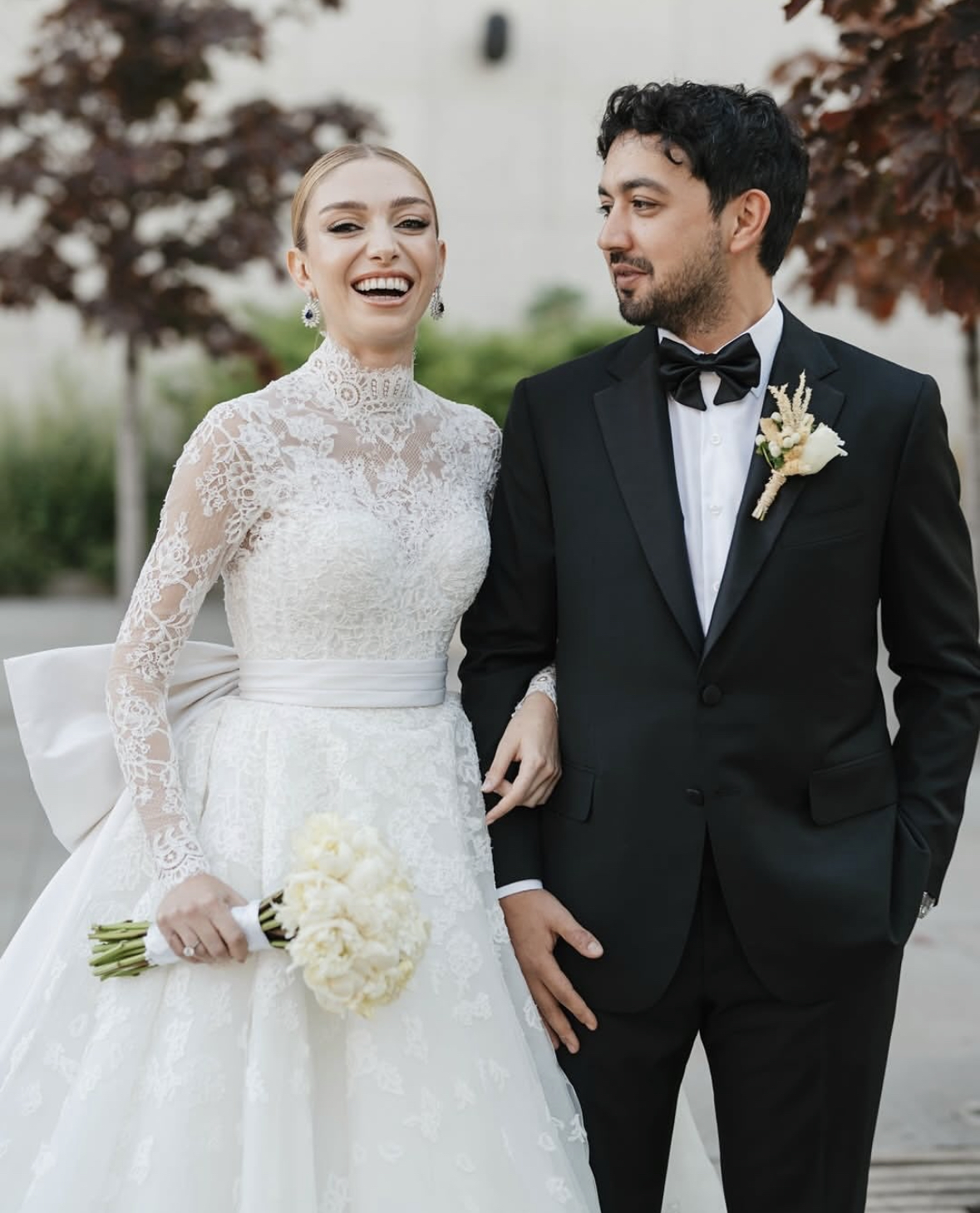 Long Sleeves Princess Wedding Dresses With Bow Back Lace Appliques High Neck Elegant Bridal Gowns Ivory Pretty Robe De Mariee 2025