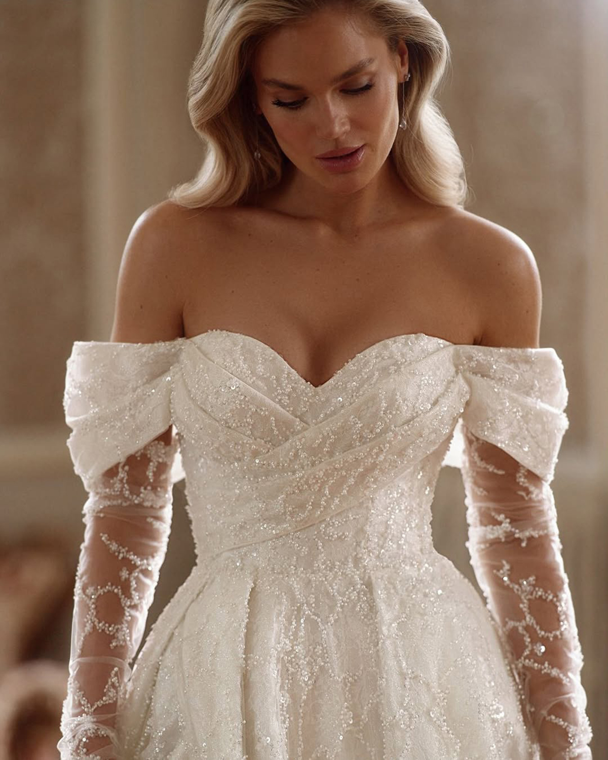 Elegant A-line Wedding Dresses Off Shoulder Long Sleeve Court Gown Custom Made Appliques Beading Sweep Train Plus Size Bridal Party Dresses Vestidos D