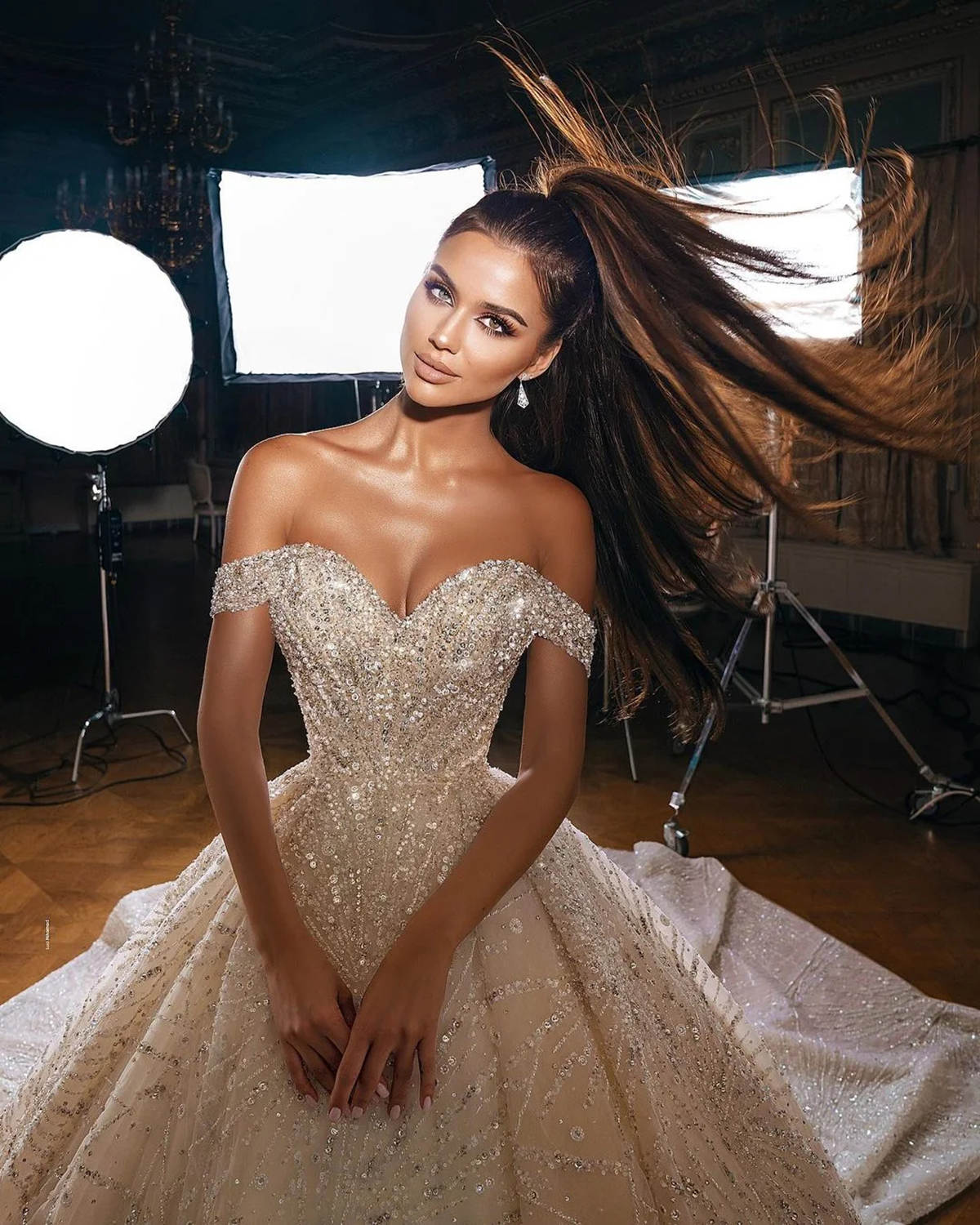 Brilliant Ball Gown Wedding Dresses Off Shoulder Sleeveless Appliques Beads Lace Sequins Court Gown Pleat Custom Made Bridal Plus Size Vestidos De Nov