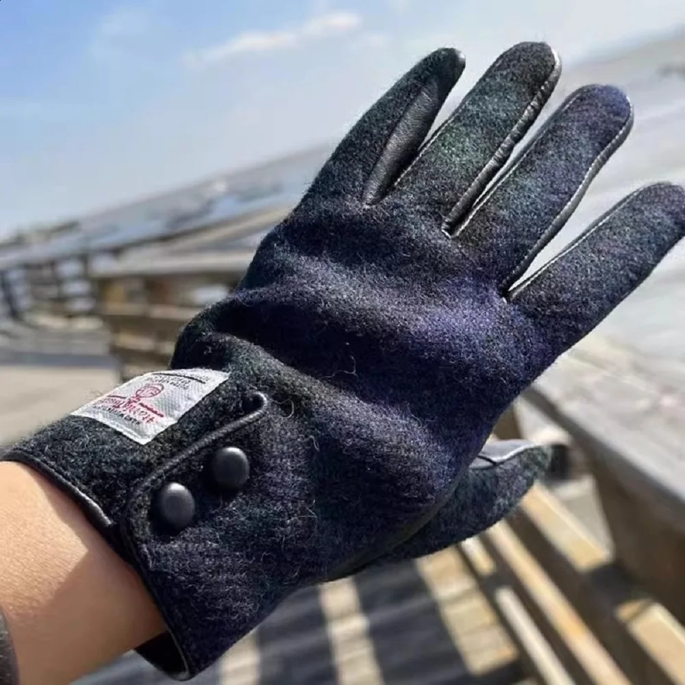 Autumn and Winter Thickened Warm Gloves Couple Harris Tweed Wool Leather Touch Screen Gloves Cycling gloves 241226