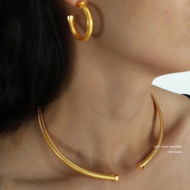 Hip-hop Style High-end Gold Color Retention Set European Style Heavy Metal Exaggerated Thread Large Necklace Bracelet Earrings 241226