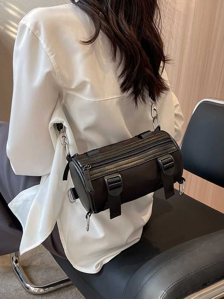 Red casual cross body bag used for Wens 2023 new Nyl cylindrical Shoder messenger bag spring and summer Fem simple handbag Y241225