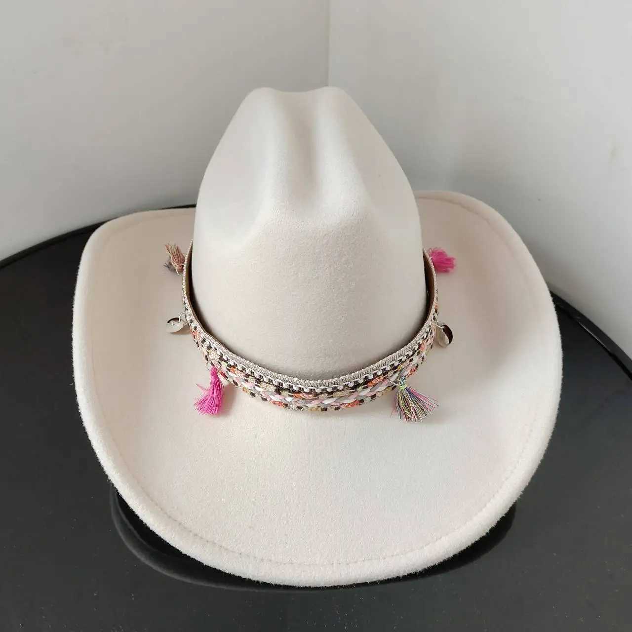 2023 New White Western Mens and Womens Cowboy Hat Jazz Cowboy Hat Colorful Strap Academy Panama Sombrero Hombre Hat W241225