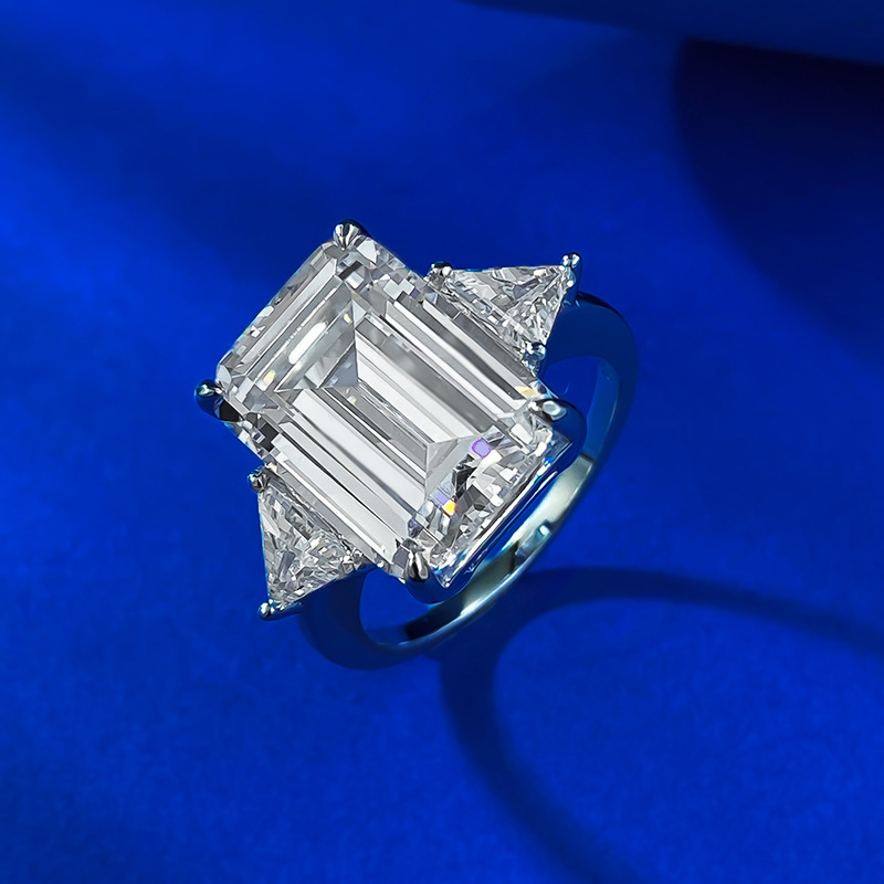 Choucong Luxury Jewelry Gorgeous Pure 100% 925 Sterling Silver Emerald Large White Moissanite Diamond Party Eternity Women Wedding Engagement Band Rin