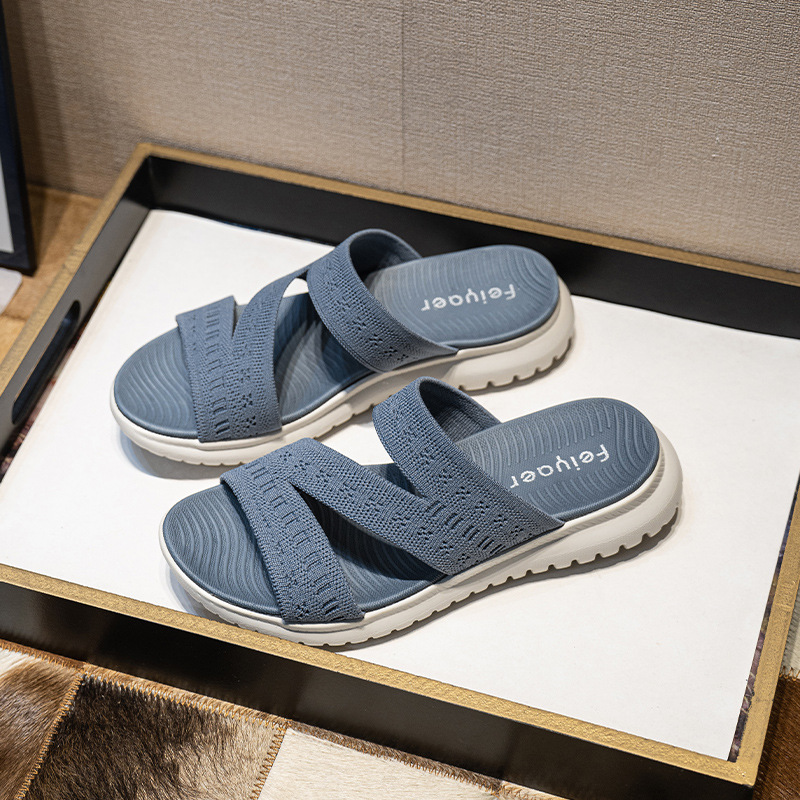 Cross-border plus-size slipper women 2025 summer new flat wedge fashion flying woven light and comfortable beach slippers