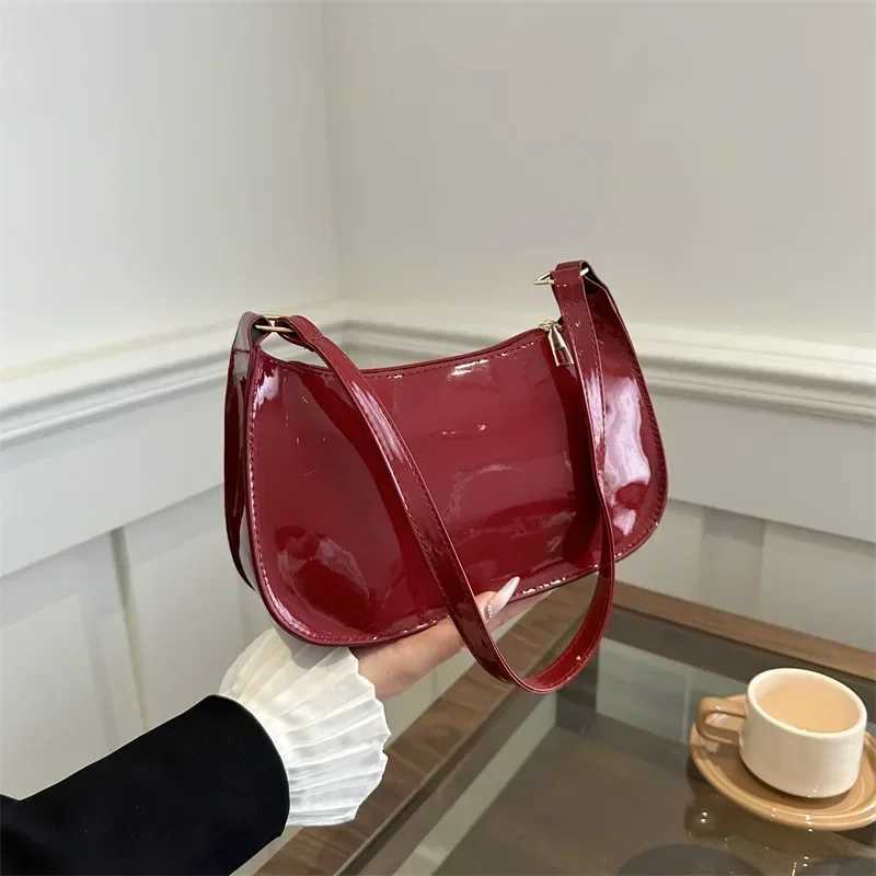 Womens Patent Leather Handbag Versatile Fi Shoulder Casual Commuting Bags Girl Brand Designer Zipper Handbag Korean 2024XJ241225