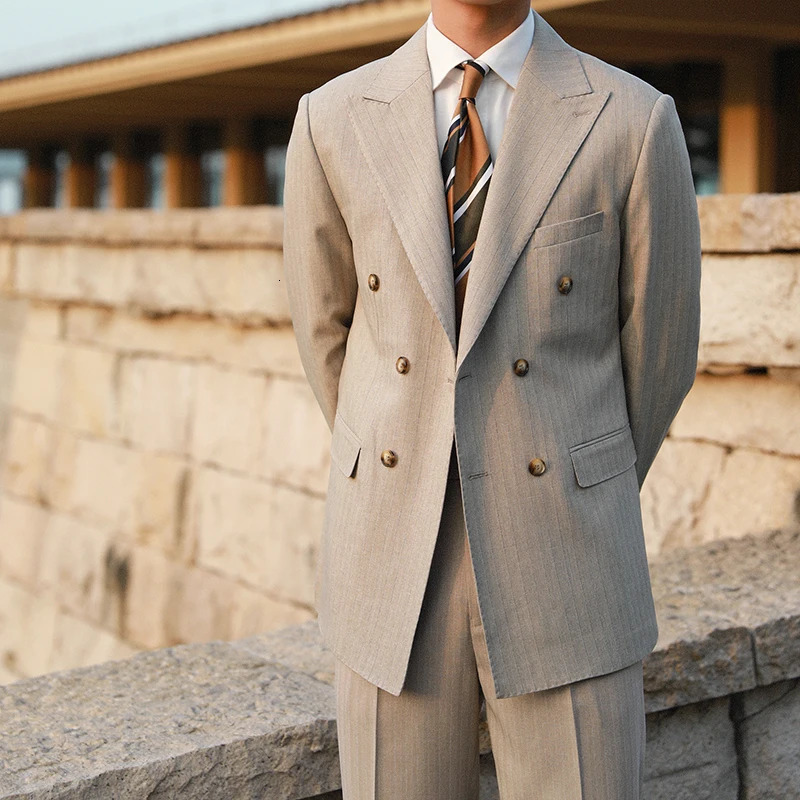 Stripe Suit Men Versatile Fashion Gentlemans Double Breasted Italian Lapel Coat Formal Wedding Groom Business Tuxedo 241220