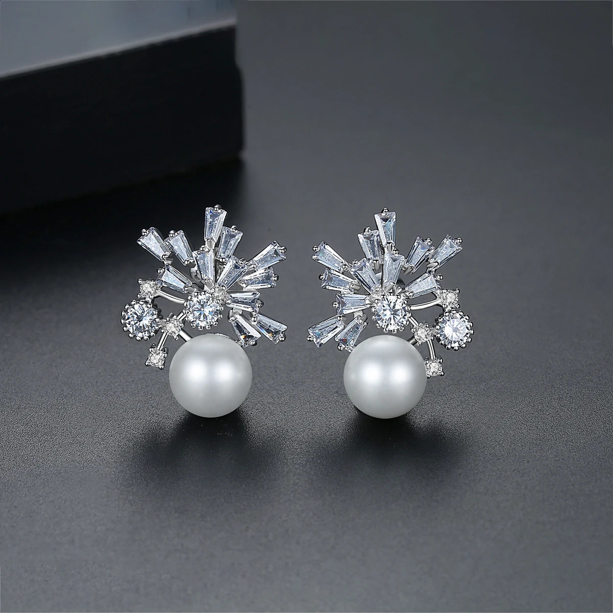 LUOTEEMI Korean Fashion Stud Earrings for Women Simulated-pearl Wedding Bride Party Shiny CZ Gold Color Jewelry Christmas Gift 241226