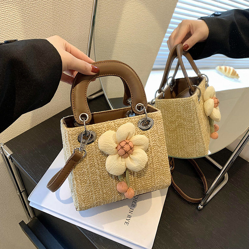 Small For Women 2025 New Womens With A Sense Of Niche Handheld One Shoulder Crossbody Lady Bag