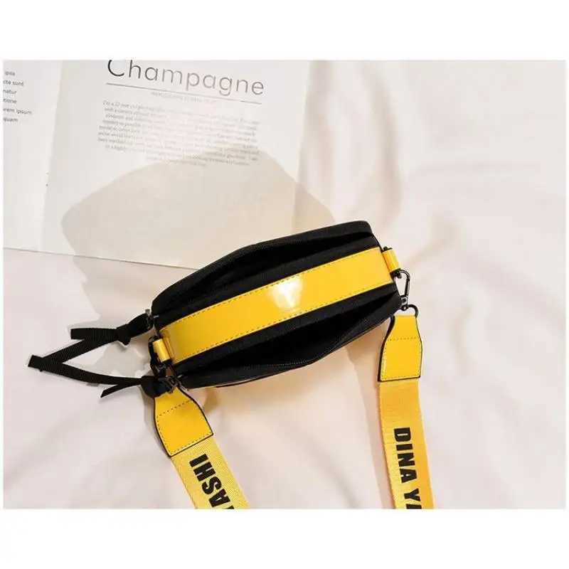 New Fiable Letter Small Square Bag Versatile Commuter Shoulder Bag Wern Style Crossbody BagXJ241225