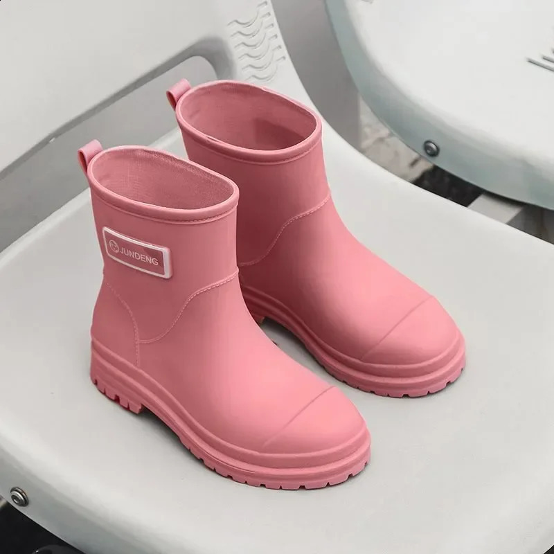 Fashionable Rain Boots for Women Thick Soles Versatile Korean Version Non-slip Wear-resistant Casual Adult Outdoor Rubber Shoes 241226