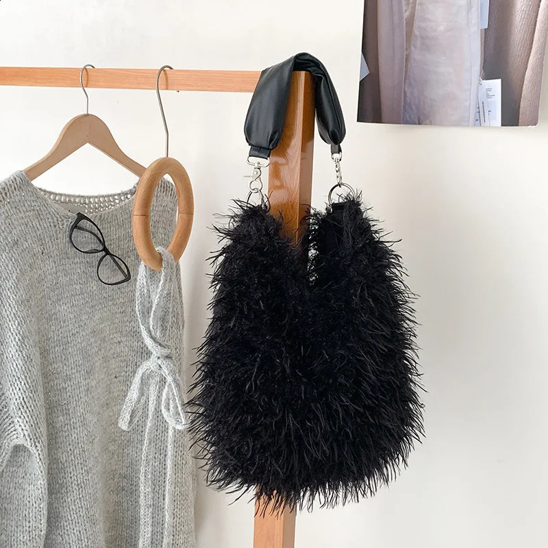 autumn and winter fashionable personalized long hair bag niche sense simple and practical single shoulder fur leather bag 241223
