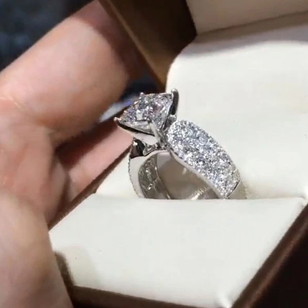 2025 Choucong Handmade Wedding Rings Luxury Jewelry 925 Silver Fill Princess Cut White 5A Zircon CZ Diamond Lab Moissanite Party Eternity Women Engage