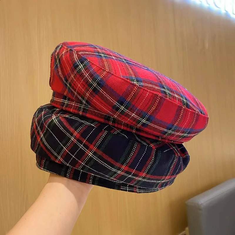 Red Plaid Beret for Women Men British Girl Sweet Cool Bonnet Korean Style Flat Top Berets Hat Female Retro Painter Cap 241226