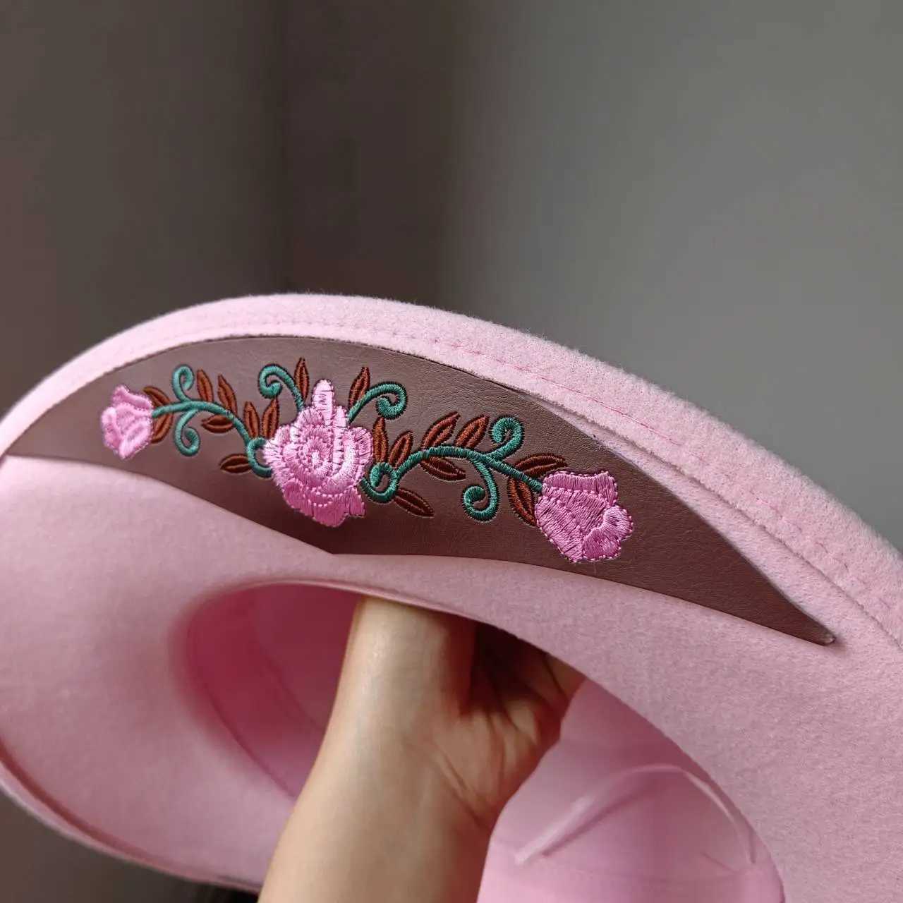 Featured denim hat embroidered pink decal denim hat mens and womens Panama hat retro elegant denim hat Sombrero Hombre W241225