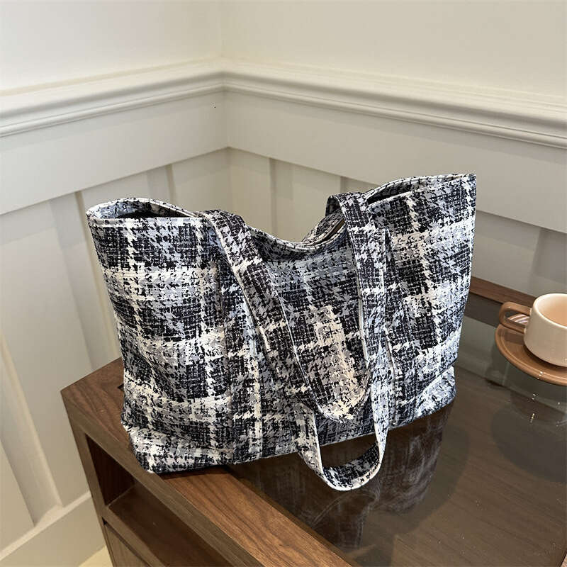 Internet Celebrity Fashion Texture Handbag Spring New Versatile Ins Shoulder Armpit Outdoor Tote Bag Trend