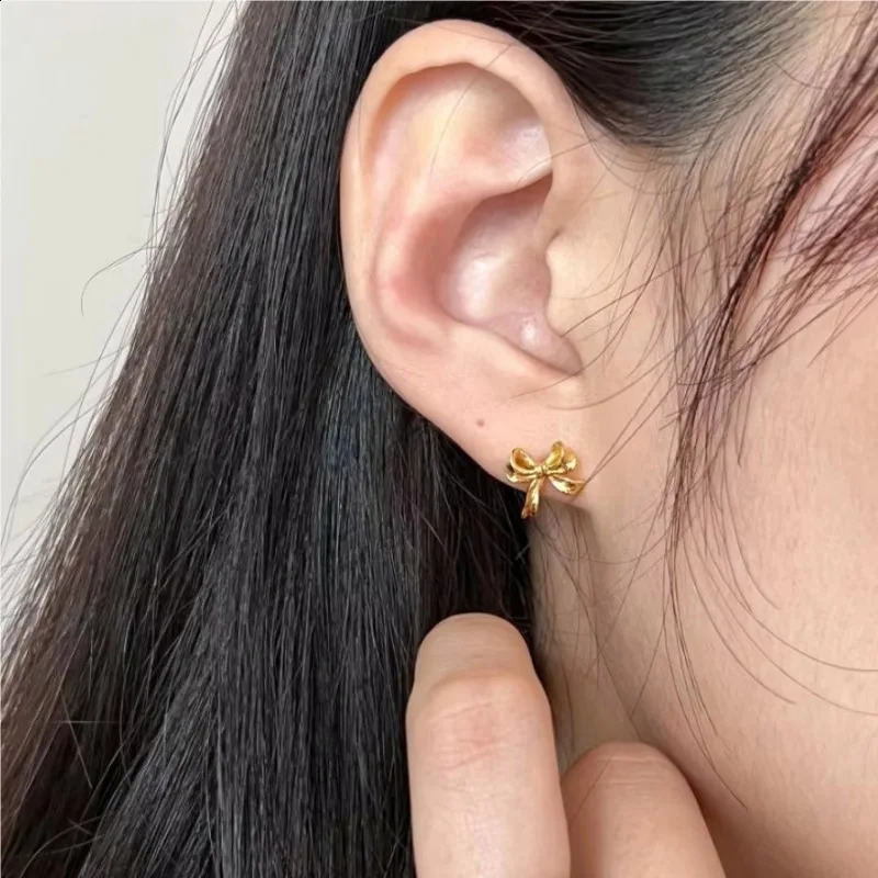 Hypoallergenic Fine S925 Sterling Silver Bowknot Earrings Women Korean Cute Tiny 18K Gold Plated Bow Stud Earrings for Girls 241226