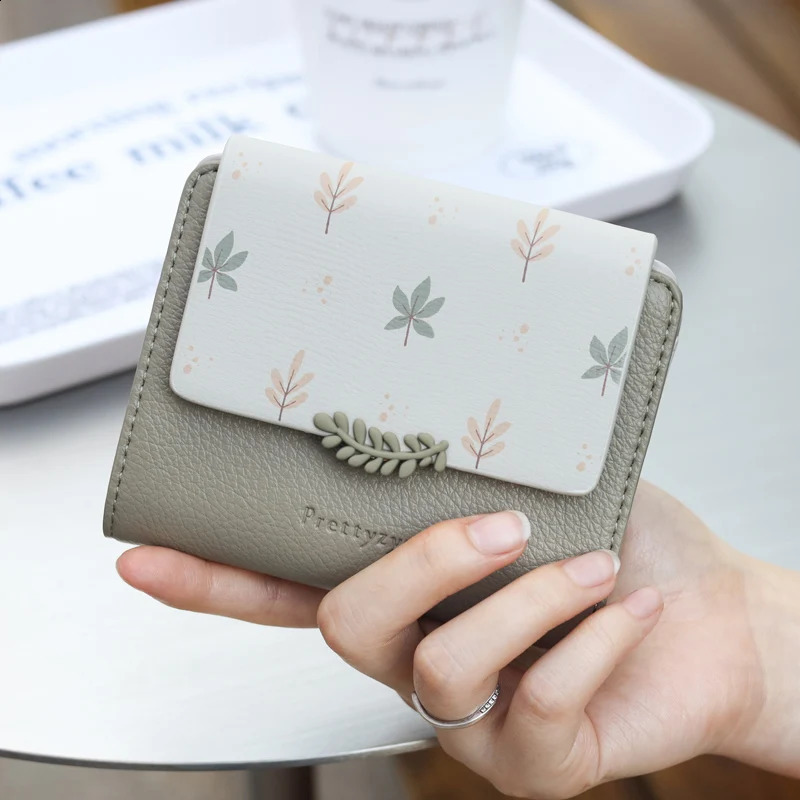 Maple Leaf Print Women Small Wallet Zipper Coin Purse Ladies Short Wallets Female Mini Square Money Bag PU Leather Card Holders 241224