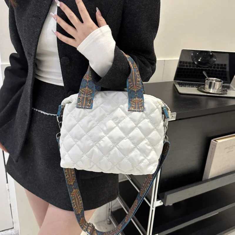 Women Wide Shoulder Belt Handbag Fall/Winter Rhombus Space Cott Shoulder Bag Large Capacity All-Mah Shopping Tote BagXJ241225