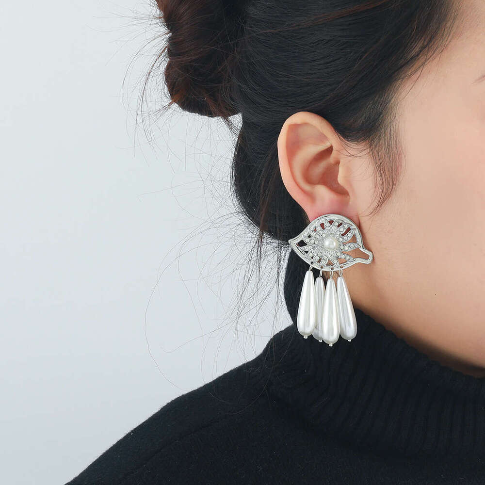 Ladies' dia studded pearl tassel pendant earrings, new niche design earring jewelry
