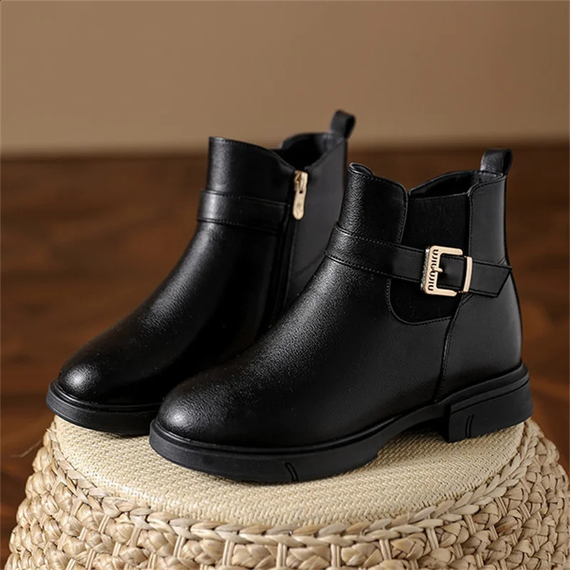 Autumn Winter Warm Thick Sole Anti-slip Lady Buckle Round Toe Solid Leather Boots Fashion Elegant Short Cotton Boots 241226