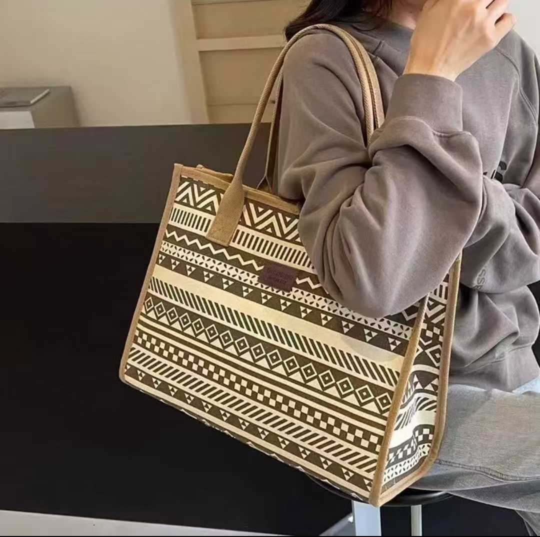 Large capacity tote bag women casual commuting canvas hand-held shopping bag lightweight shoulder bag 241215