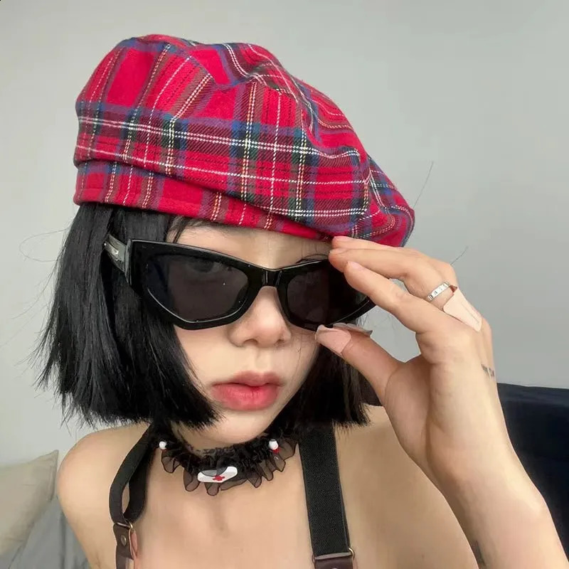 Red Plaid Beret for Women Men British Girl Sweet Cool Bonnet Korean Style Flat Top Berets Hat Female Retro Painter Cap 241226