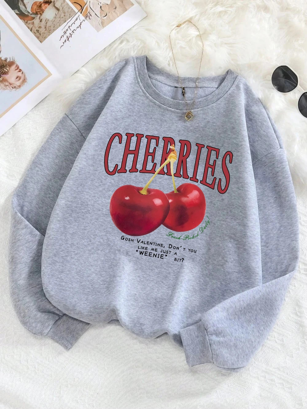 Fashion Womens Sweatshirt Fresh Red Cherries Printing Pullover Crewneck Fleece Soft Breathable Hoodie Autumn Female Streetwear 241223