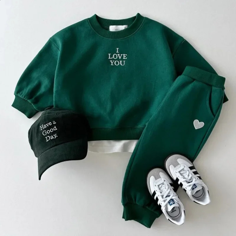 Baby Boys Girls Autumn Set Kids Heart Embroidery Top Sweatshirts Pants Suit 2Pcs Children Spring Tracksuit Clothes Sets 241225