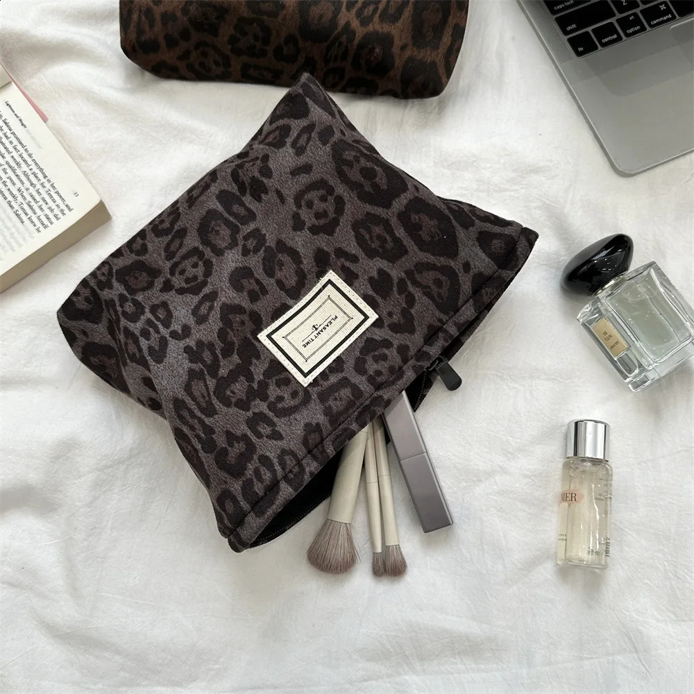 2025 Suede Leopard Travel Cosmetic Lipstick Skincare Portable Storage Bag Women Makeup Handbags Organizer Pouch Clutch Hand Bags 241226