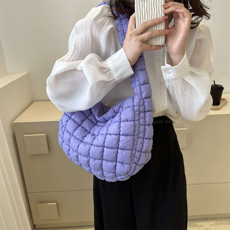 Wrinkle Fashion This Year's Trendy Shoulder Women's Summer New Casual Large Capacity Underarm Tote Bag