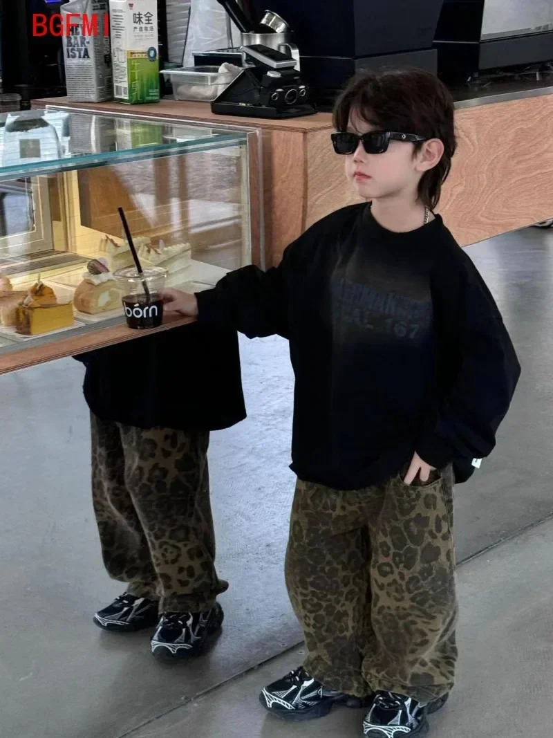 Boys Spring Autumn Korean Childrens Black Letter Sweatshirt Leopard Vintage Denim Loose Pants Girl Kid Fashion 2pcs Set 241225